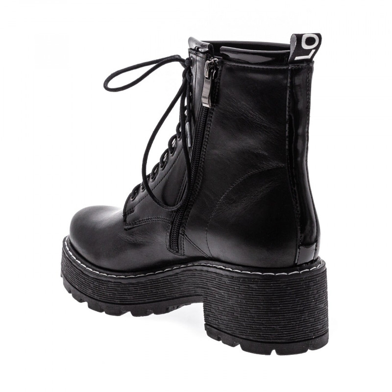 Nicolo Ferretti moteriški aulinukai