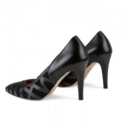 Nicolo Ferretti moteriški bateliai