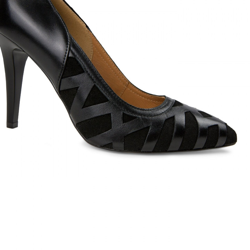 Nicolo Ferretti moteriški bateliai