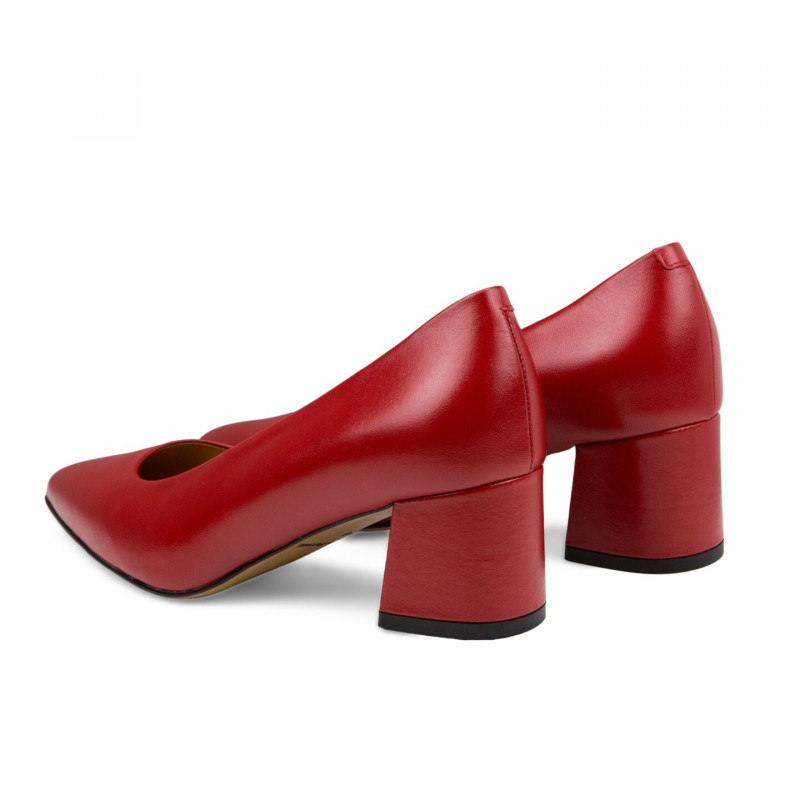 Nicolo Ferretti moteriški bateliai