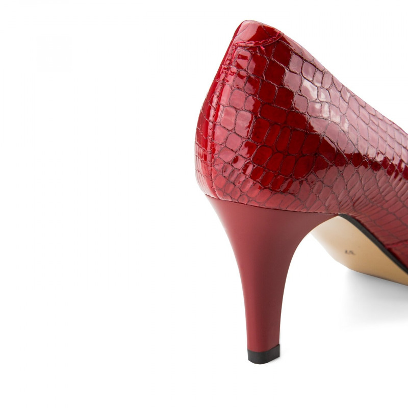 Nicolo Ferretti moteriški bateliai