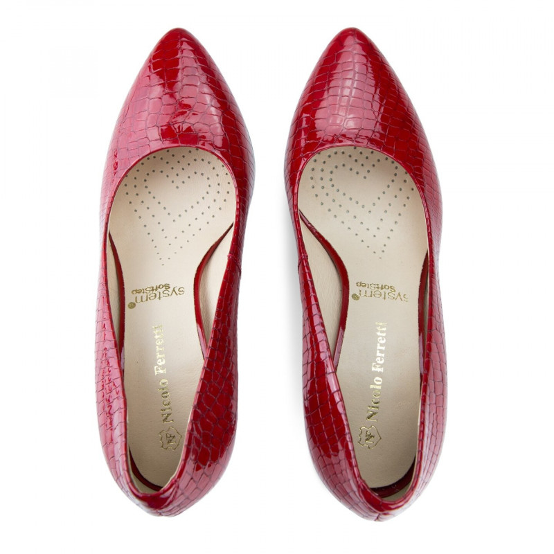 Nicolo Ferretti moteriški bateliai