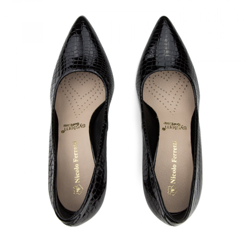 Nicolo Ferretti moteriški bateliai