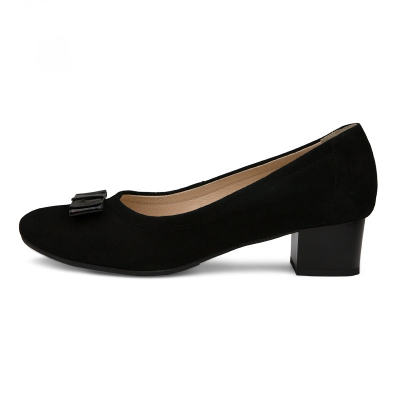 Nicolo Ferretti moteriški bateliai