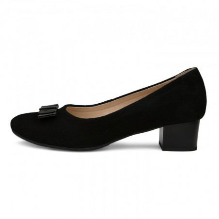 Nicolo Ferretti moteriški bateliai