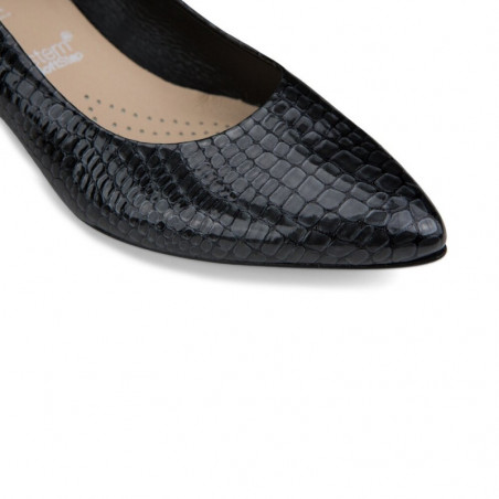 Nicolo Ferretti moteriški bateliai