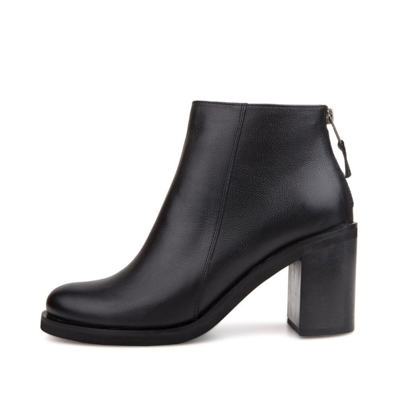 Nicolo Ferretti moteriški aulinukai