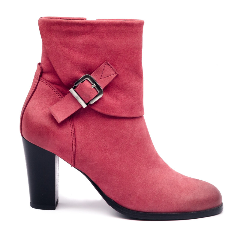 Ferretti women style