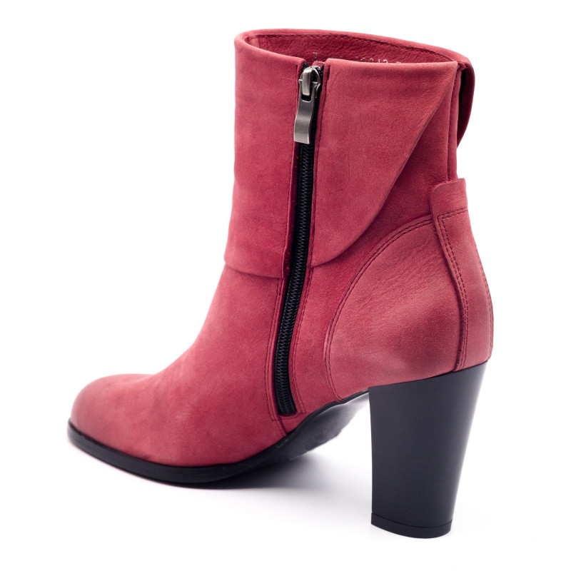 Ferretti women style
