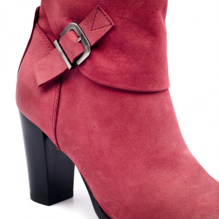 Ferretti women style