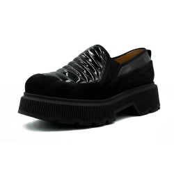 Nicolo Ferretti moteriški bateliai