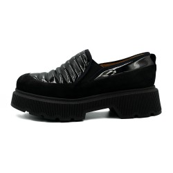 Nicolo Ferretti moteriški bateliai