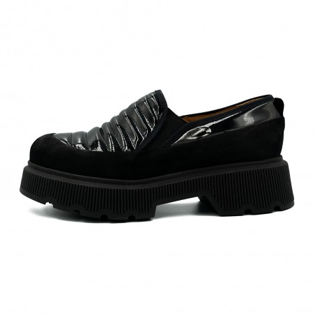 Nicolo Ferretti moteriški bateliai