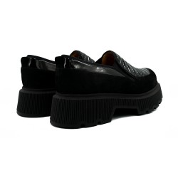 Nicolo Ferretti moteriški bateliai