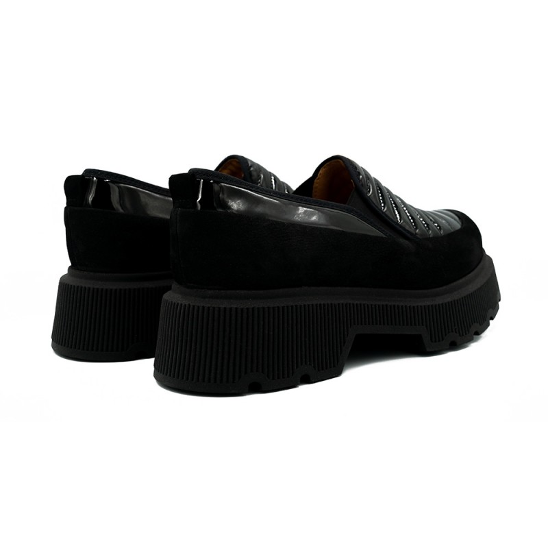 Nicolo Ferretti moteriški bateliai