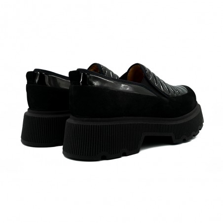 Nicolo Ferretti moteriški bateliai