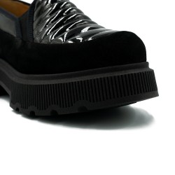 Nicolo Ferretti moteriški bateliai