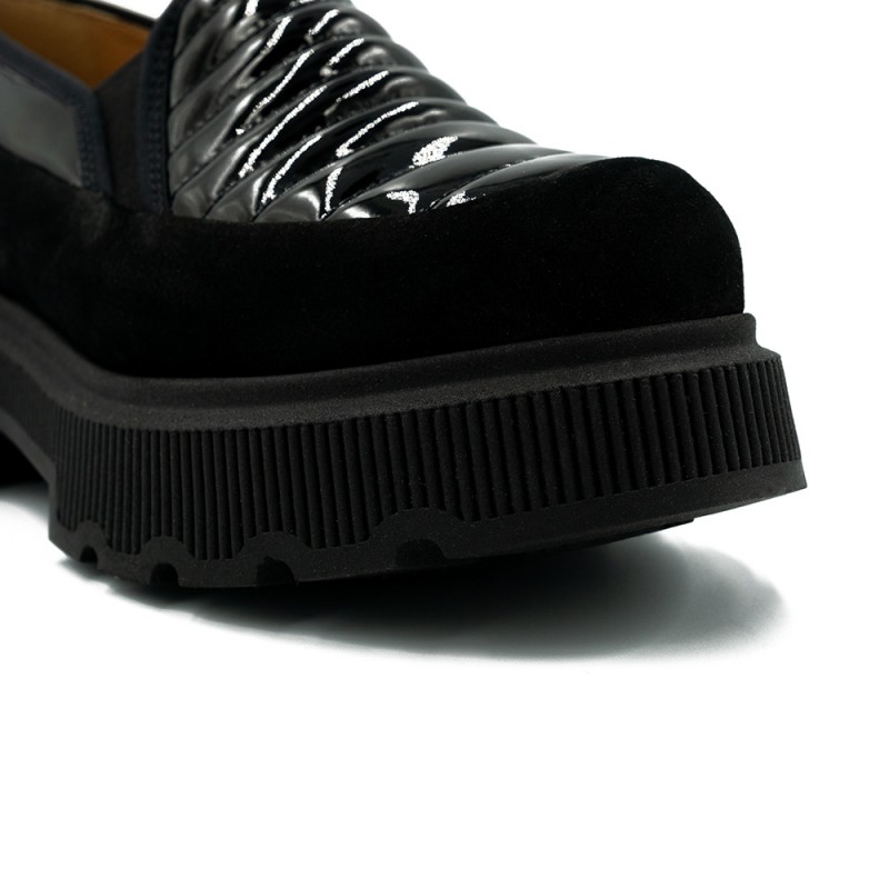 Nicolo Ferretti moteriški bateliai