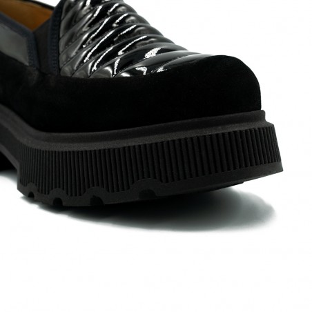 Nicolo Ferretti moteriški bateliai