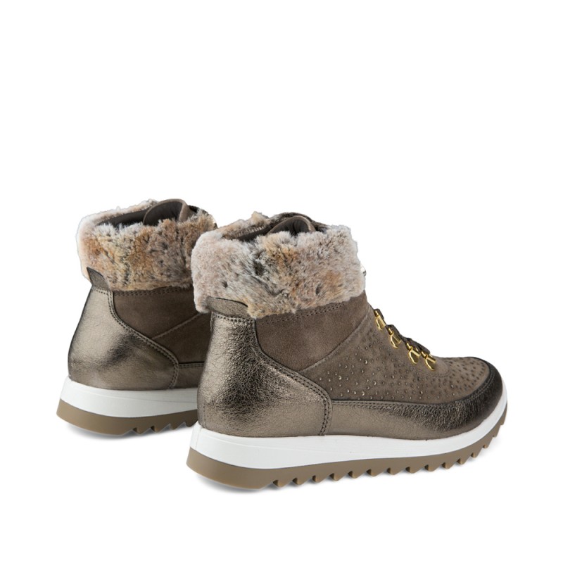 Imac moteriški aulinukai