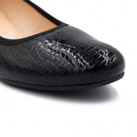 Nicolo Ferretti moteriški bateliai