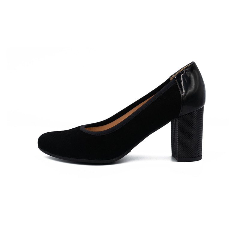 Nicolo Ferretti moteriški bateliai