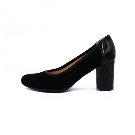 Nicolo Ferretti moteriški bateliai