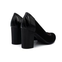 Nicolo Ferretti moteriški bateliai