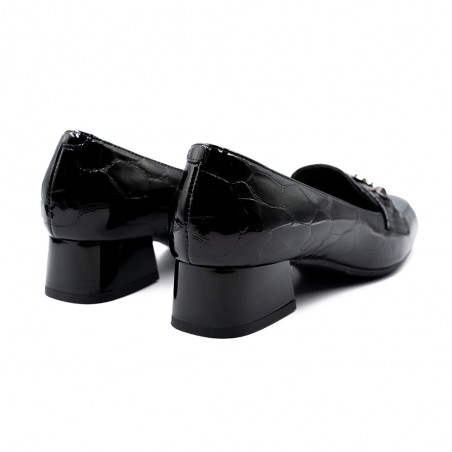 Nicolo Ferretti moteriški bateliai