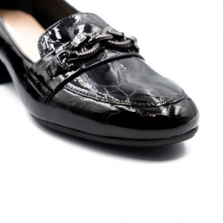 Nicolo Ferretti moteriški bateliai