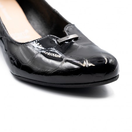 Nicolo Ferretti moteriški bateliai