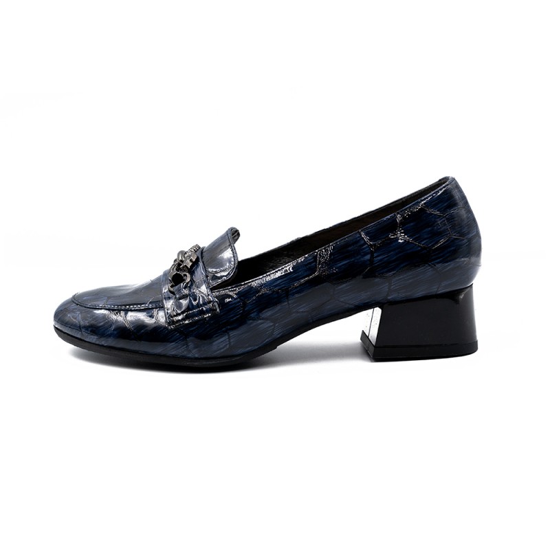 Nicolo Ferretti moteriški bateliai