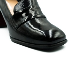 Nicolo Ferretti moteriški bateliai