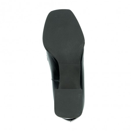 Nicolo Ferretti moteriški bateliai