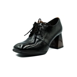 Nicolo Ferretti moteriški bateliai