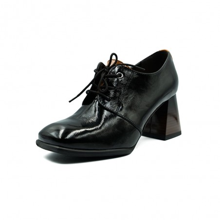 Nicolo Ferretti moteriški bateliai