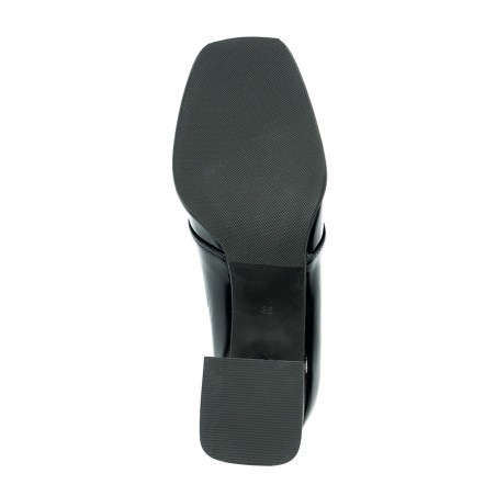 Nicolo Ferretti moteriški bateliai