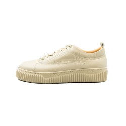 Nicolo Ferretti moteriški bateliai