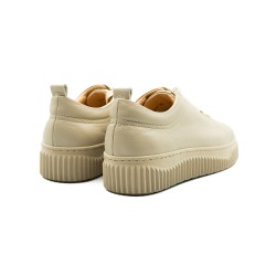 Nicolo Ferretti moteriški bateliai