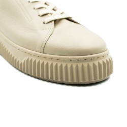 Nicolo Ferretti moteriški bateliai