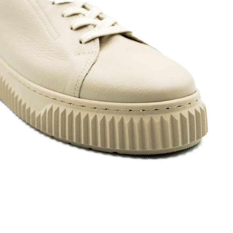 Nicolo Ferretti moteriški bateliai