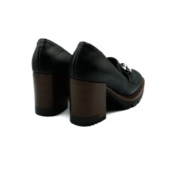 Nicolo Ferretti moteriški bateliai