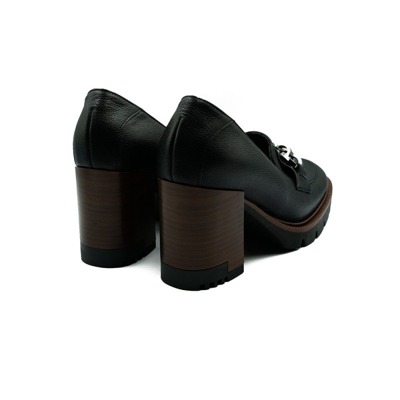 Nicolo Ferretti moteriški bateliai