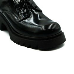 Nicolo Ferretti moteriški bateliai