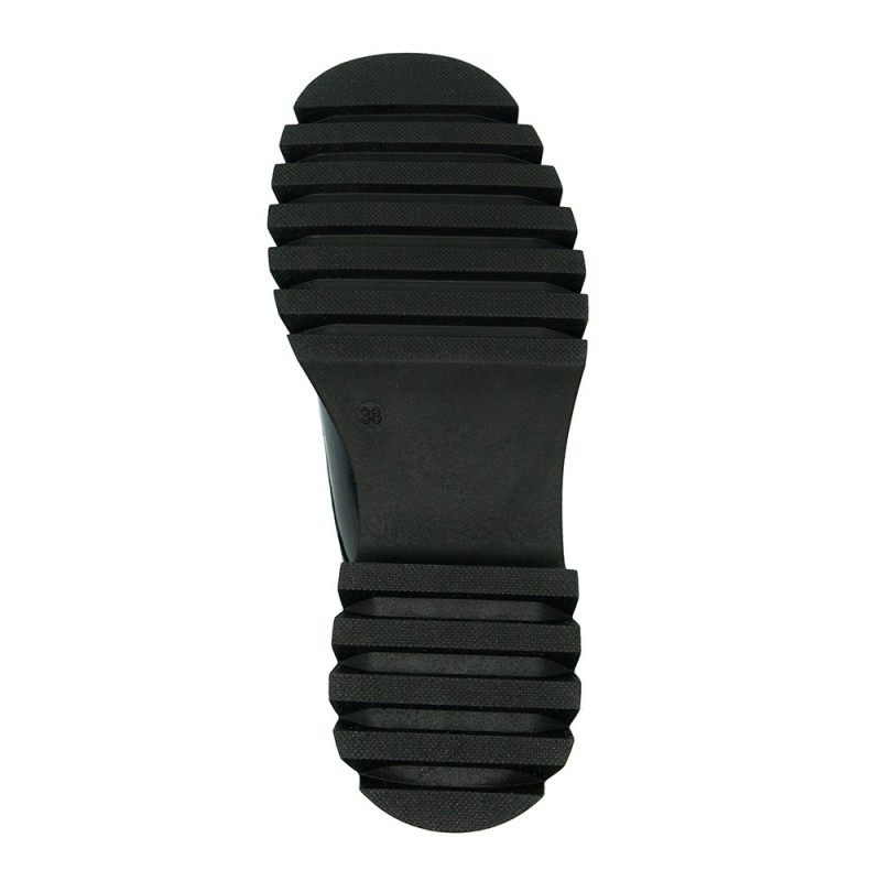 Nicolo Ferretti moteriški bateliai