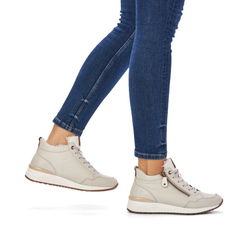 Remonte moteriški aulinukai