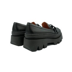 Nicolo Ferretti moteriški bateliai