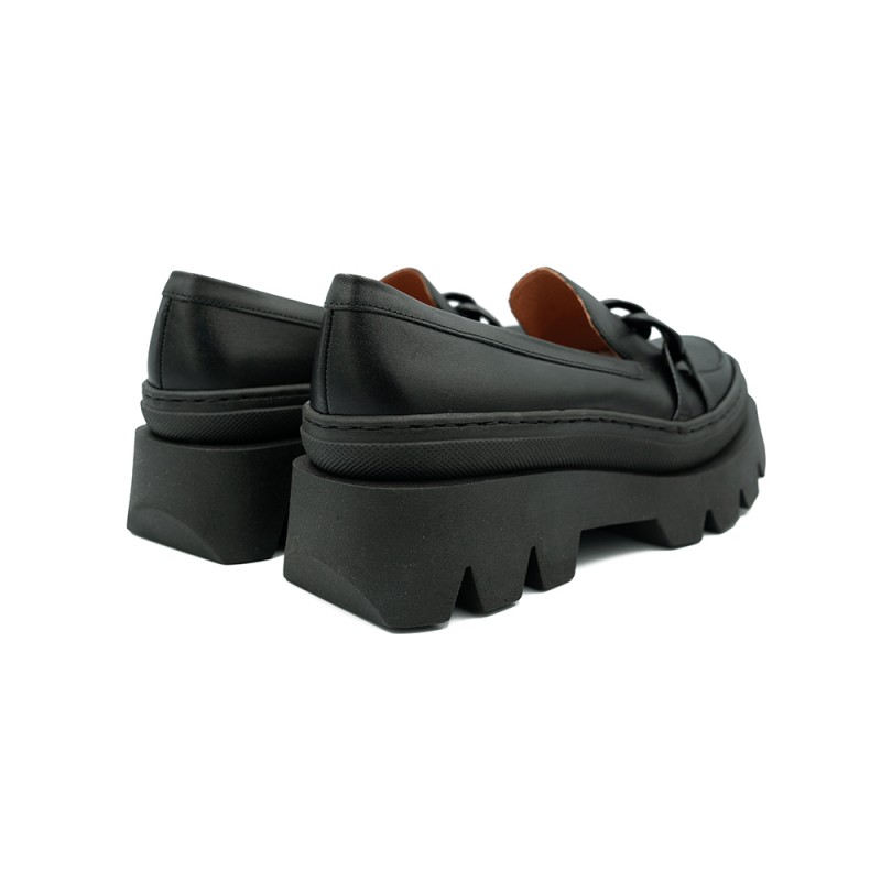 Nicolo Ferretti moteriški bateliai