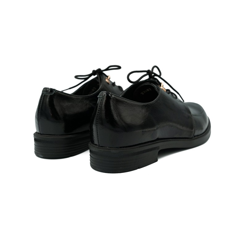 Nicolo Ferretti moteriški bateliai