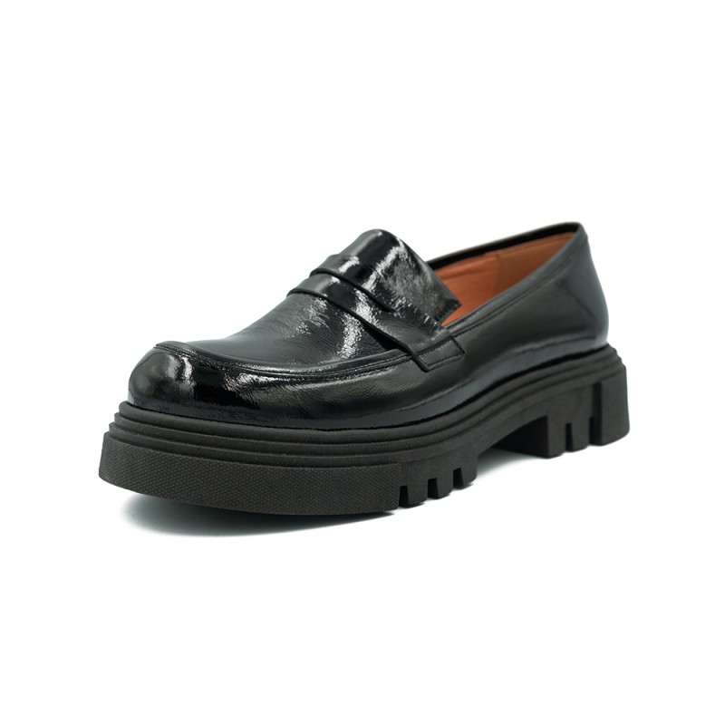 Nicolo Ferretti moteriški bateliai